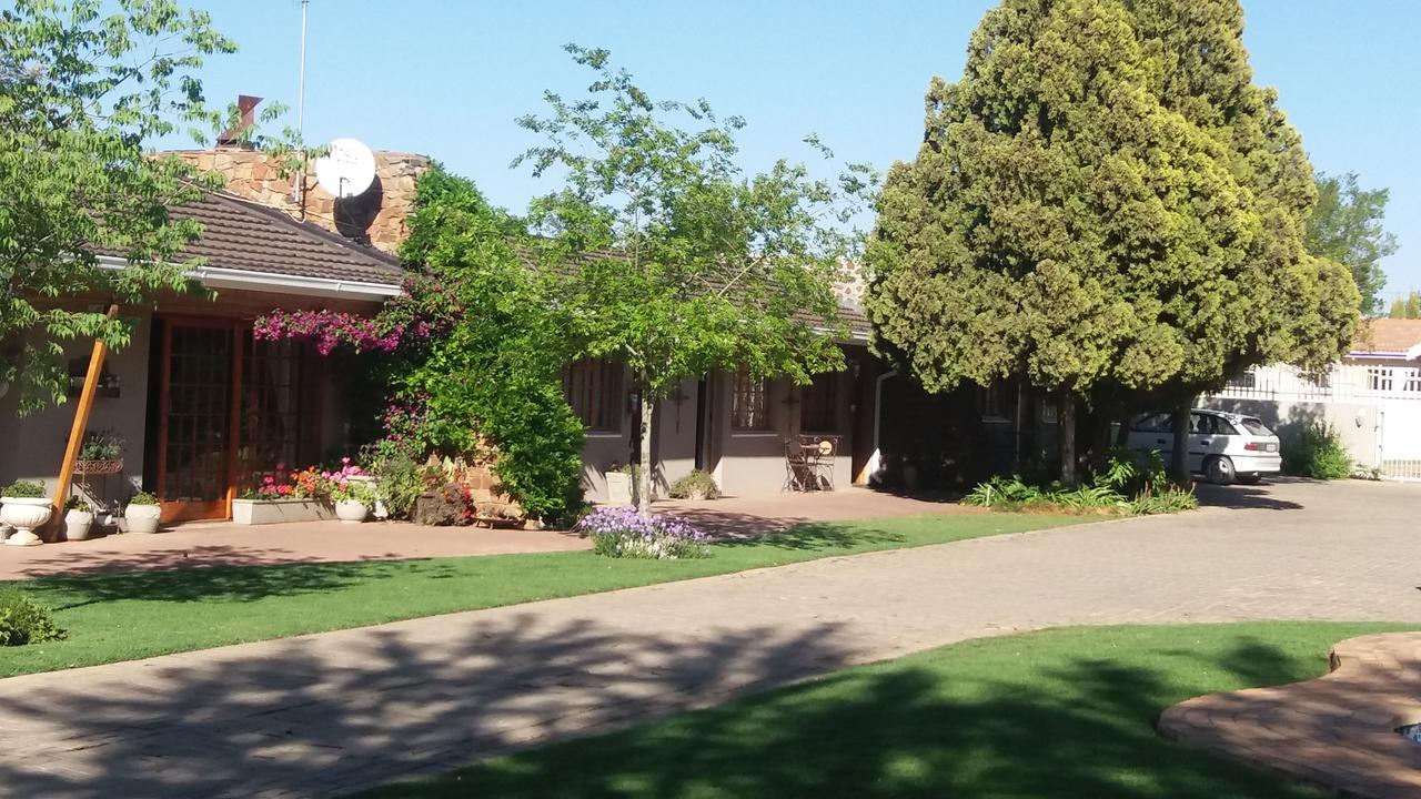 Lavender Lodge Vryburg Exterior photo