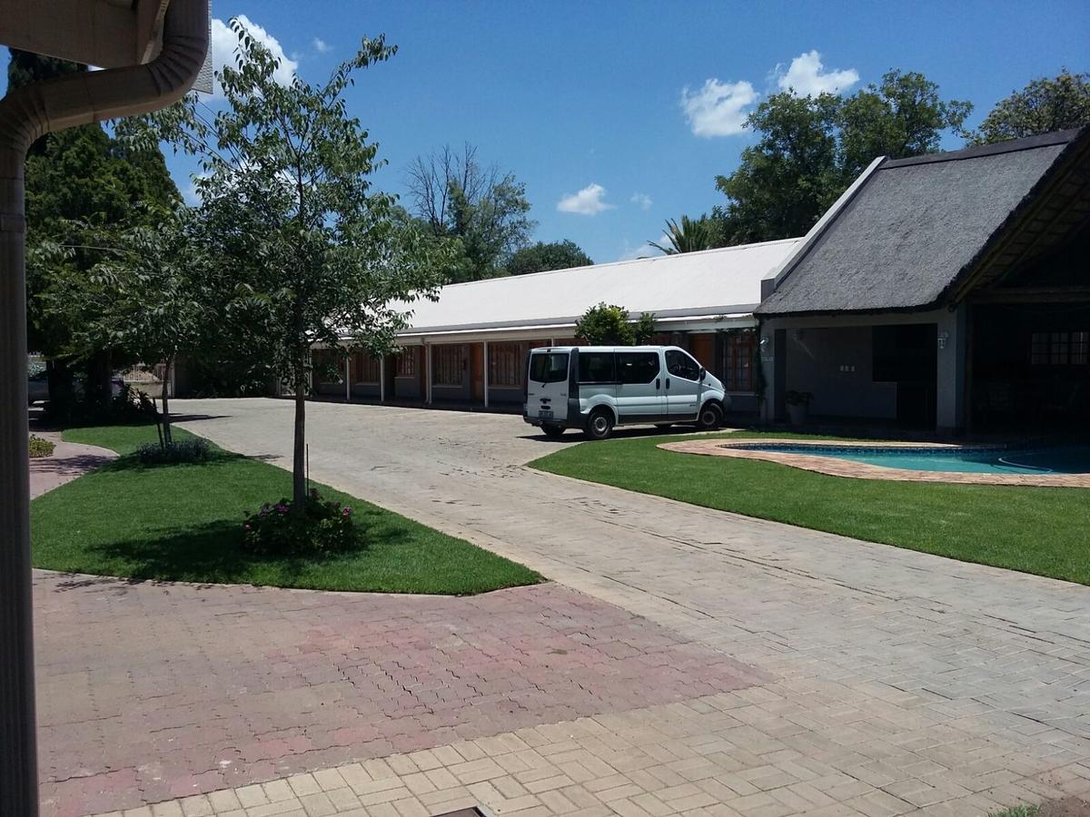 Lavender Lodge Vryburg Exterior photo