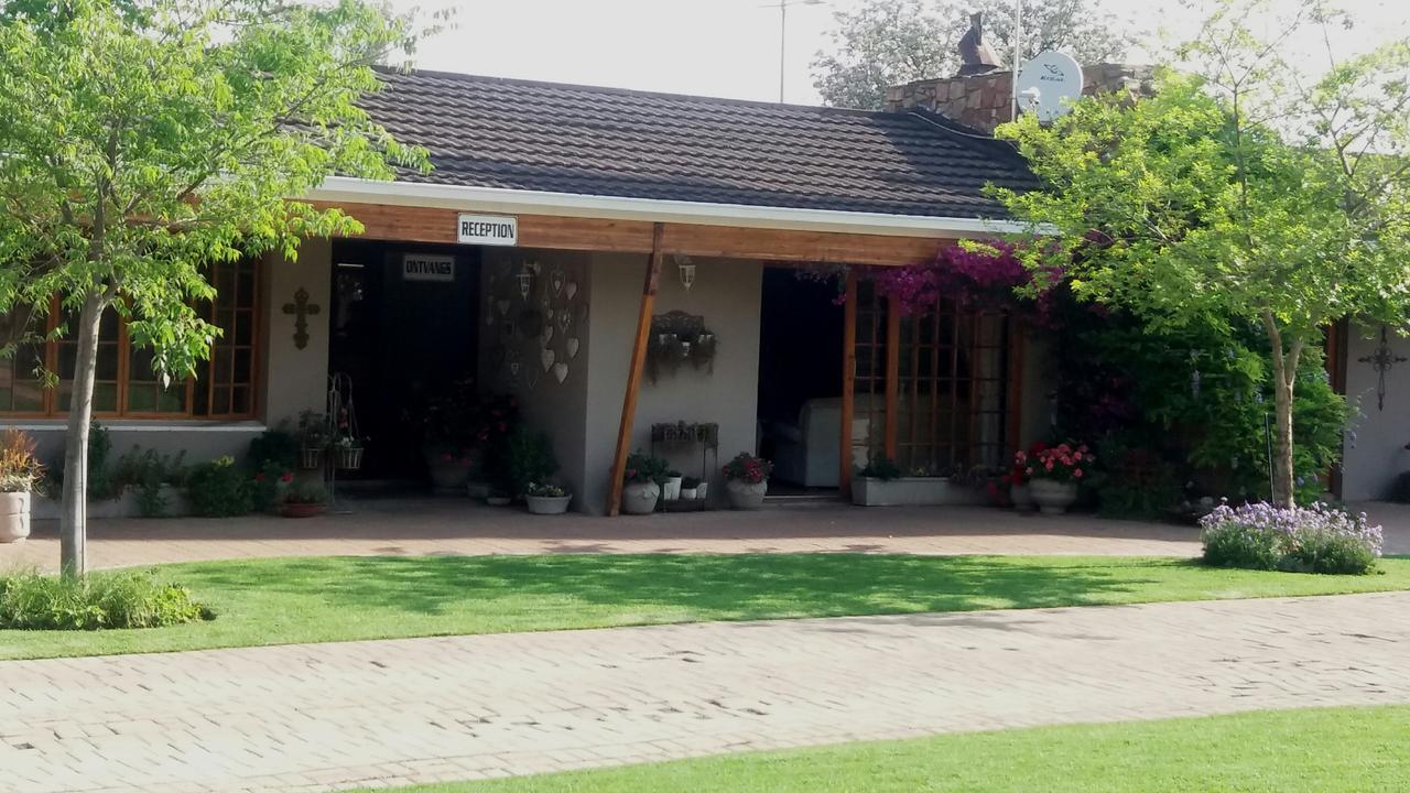Lavender Lodge Vryburg Exterior photo